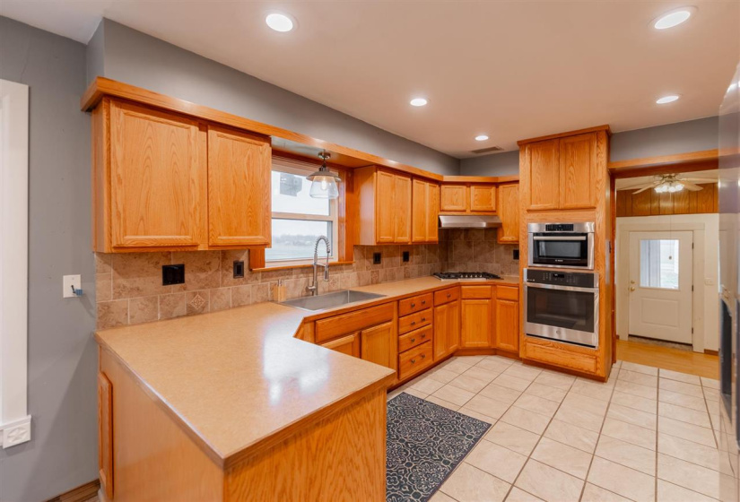 3 Bedrooms Bedrooms, 0 ,2 BathroomsBathrooms,Residential,Single Family,19th,1,133888