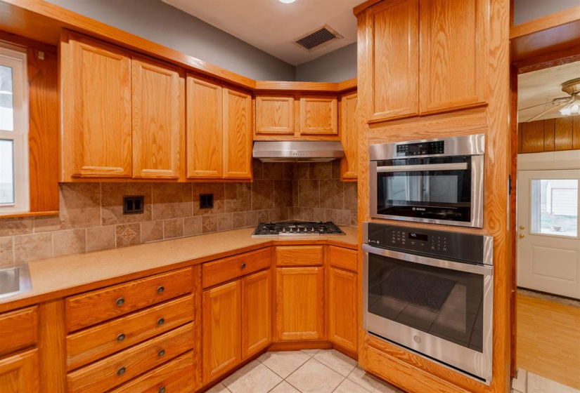 3 Bedrooms Bedrooms, 0 ,2 BathroomsBathrooms,Residential,Single Family,19th,1,133888