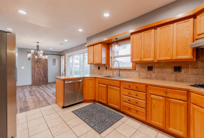 3 Bedrooms Bedrooms, 0 ,2 BathroomsBathrooms,Residential,Single Family,19th,1,133888