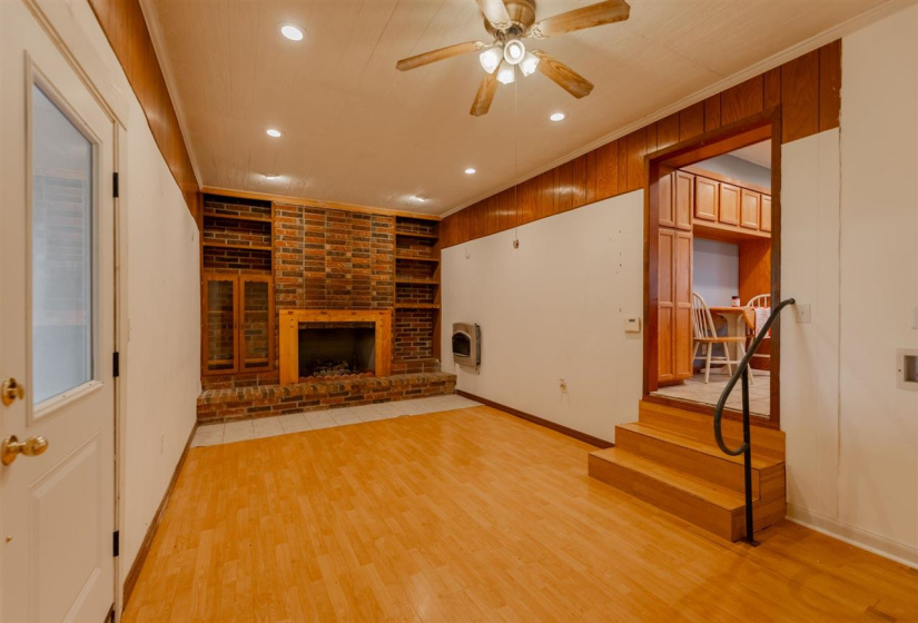 3 Bedrooms Bedrooms, 0 ,2 BathroomsBathrooms,Residential,Single Family,19th,1,133888