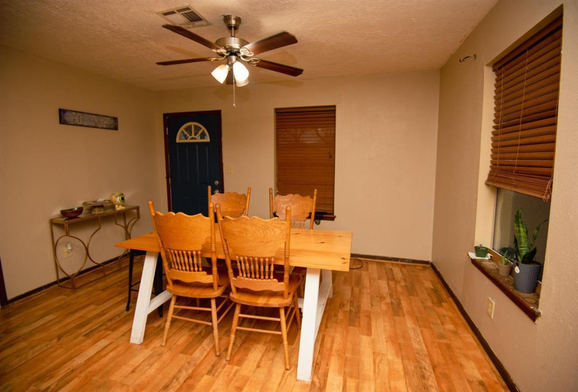 3 Bedrooms Bedrooms, 0 ,2 BathroomsBathrooms,Residential,Single Family,West,1,133896