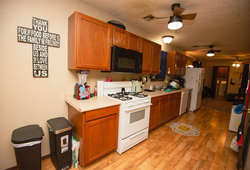 3 Bedrooms Bedrooms, 0 ,2 BathroomsBathrooms,Residential,Single Family,West,1,133896