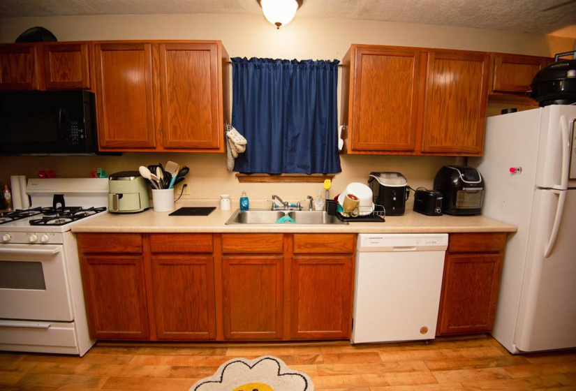 3 Bedrooms Bedrooms, 0 ,2 BathroomsBathrooms,Residential,Single Family,West,1,133896