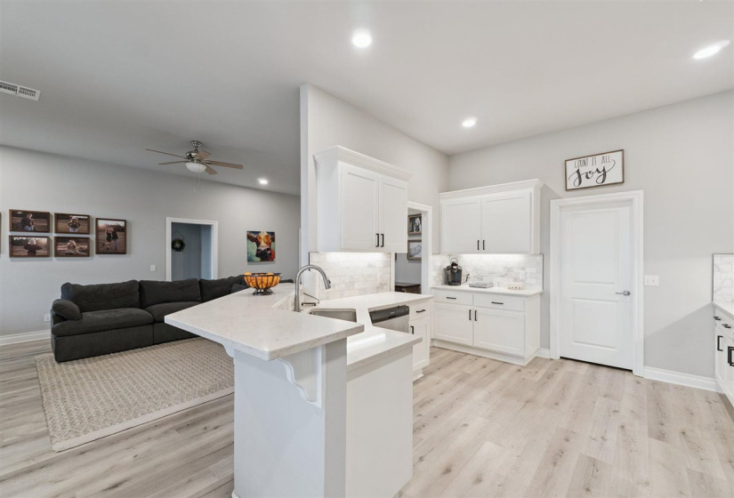 4 Bedrooms Bedrooms, 0 ,2 BathroomsBathrooms,Residential,Single Family,Ranchero,1,133901