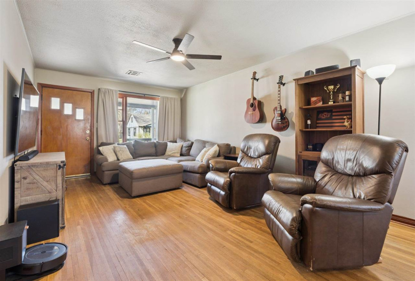 2 Bedrooms Bedrooms, 0 ,1 BathroomBathrooms,Residential,Single Family,Walnut,1,133913