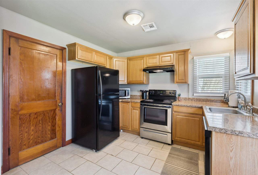 2 Bedrooms Bedrooms, 0 ,1 BathroomBathrooms,Residential,Single Family,Walnut,1,133913