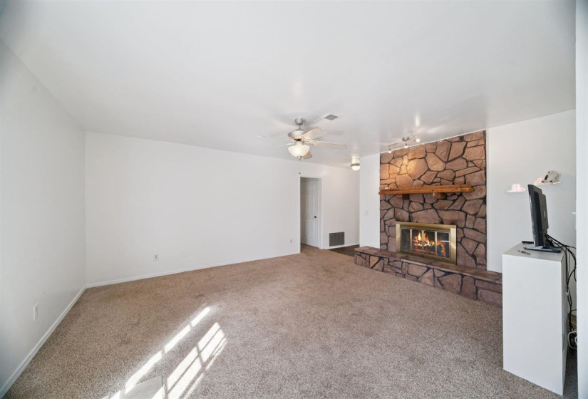 3 Bedrooms Bedrooms, 0 ,1 BathroomBathrooms,Residential,Single Family,Krayler,1,133920