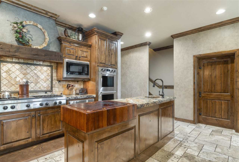 6 Bedrooms Bedrooms, 0 ,6 BathroomsBathrooms,Residential,Single Family,Sangre,1.5,133950