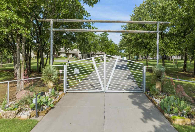 6 Bedrooms Bedrooms, 0 ,6 BathroomsBathrooms,Residential,Single Family,Sangre,1.5,133950