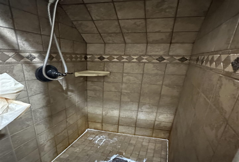 5 Bedrooms Bedrooms, 0 ,3 BathroomsBathrooms,Residential,Single Family,3390,1.5,132680