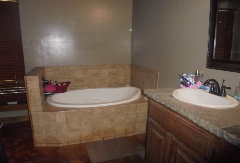 5 Bedrooms Bedrooms, 0 ,3 BathroomsBathrooms,Residential,Single Family,3390,1.5,132680