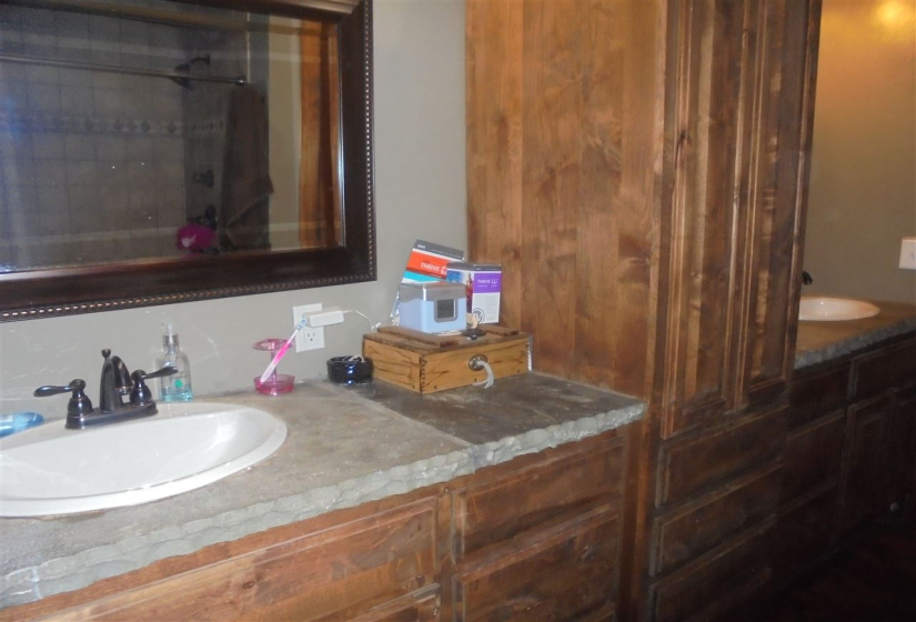 5 Bedrooms Bedrooms, 0 ,3 BathroomsBathrooms,Residential,Single Family,3390,1.5,132680