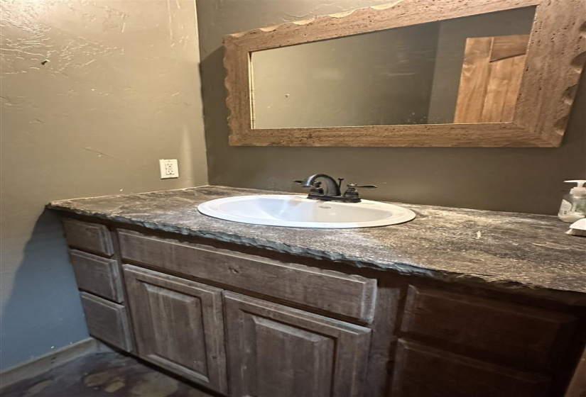 5 Bedrooms Bedrooms, 0 ,3 BathroomsBathrooms,Residential,Single Family,3390,1.5,132680