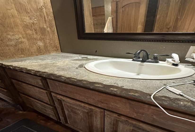 5 Bedrooms Bedrooms, 0 ,3 BathroomsBathrooms,Residential,Single Family,3390,1.5,132680