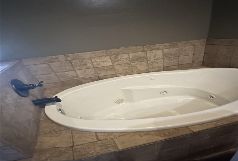 5 Bedrooms Bedrooms, 0 ,3 BathroomsBathrooms,Residential,Single Family,3390,1.5,132680