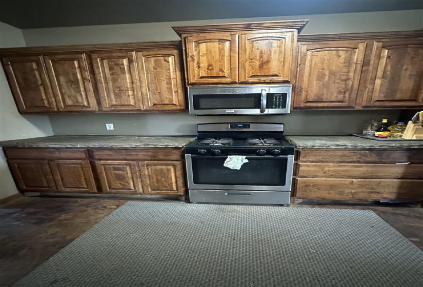 5 Bedrooms Bedrooms, 0 ,3 BathroomsBathrooms,Residential,Single Family,3390,1.5,132680