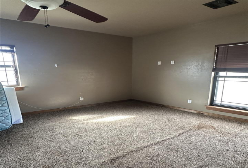 5 Bedrooms Bedrooms, 0 ,3 BathroomsBathrooms,Residential,Single Family,3390,1.5,132680