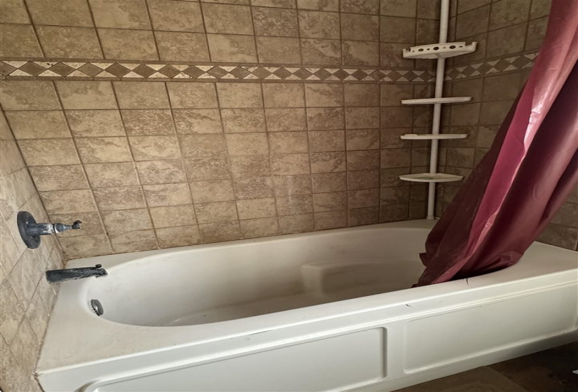 5 Bedrooms Bedrooms, 0 ,3 BathroomsBathrooms,Residential,Single Family,3390,1.5,132680