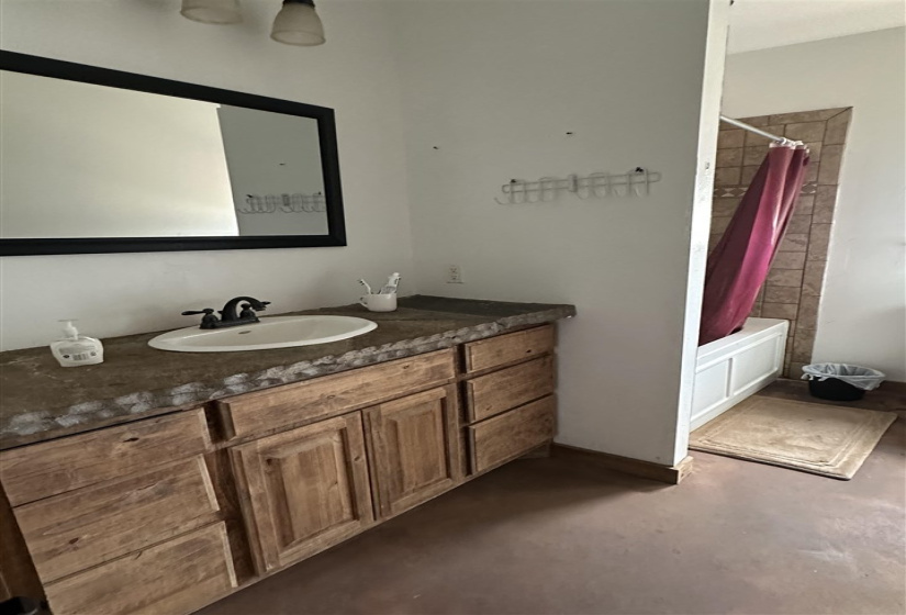 5 Bedrooms Bedrooms, 0 ,3 BathroomsBathrooms,Residential,Single Family,3390,1.5,132680