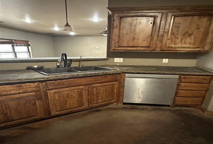 5 Bedrooms Bedrooms, 0 ,3 BathroomsBathrooms,Residential,Single Family,3390,1.5,132680