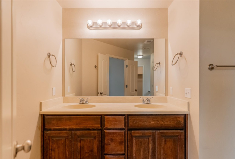 3 Bedrooms Bedrooms, 0 ,2 BathroomsBathrooms,Residential,Single Family,Topaz,1,133958