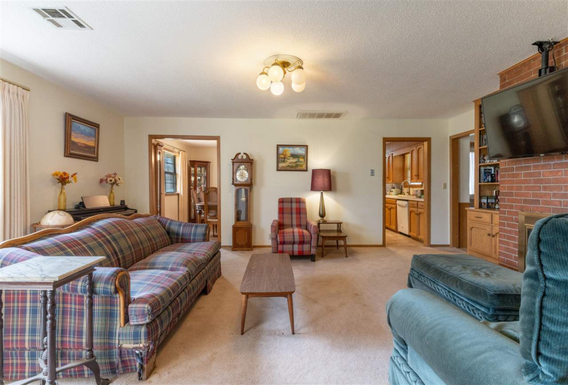 4 Bedrooms Bedrooms, 0 ,2 BathroomsBathrooms,Residential,Single Family,Hillcrest,1,133960