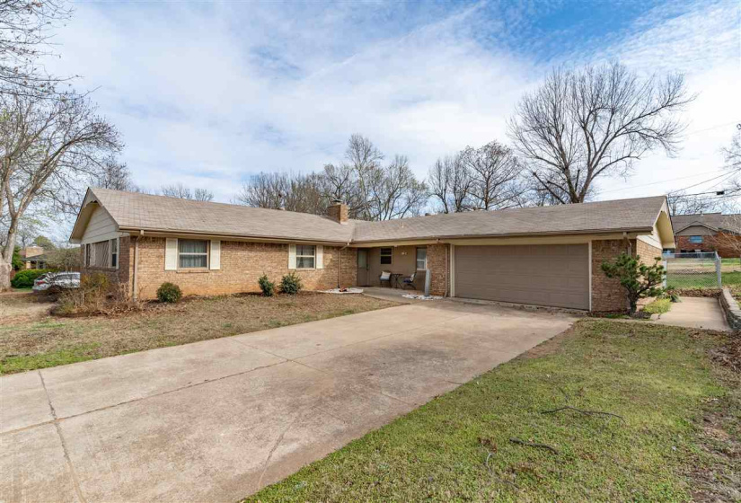 4 Bedrooms Bedrooms, 0 ,2 BathroomsBathrooms,Residential,Single Family,Hillcrest,1,133960