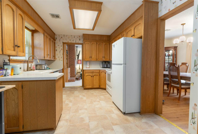 4 Bedrooms Bedrooms, 0 ,2 BathroomsBathrooms,Residential,Single Family,Hillcrest,1,133960