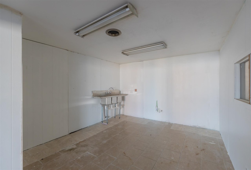 0 ,Commercial/industrial,Commercial,Cleveland,1,133965