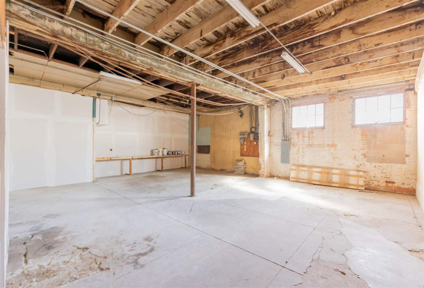 0 ,Commercial/industrial,Commercial,Cleveland,1,133965