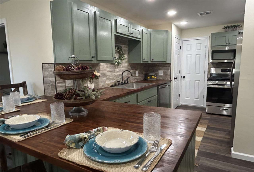 3 Bedrooms Bedrooms, 0 ,2 BathroomsBathrooms,Residential,Single Family,French,1.5,133767