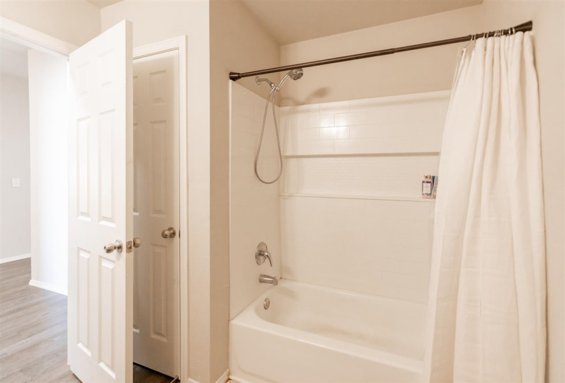 4 Bedrooms Bedrooms, 0 ,2 BathroomsBathrooms,Residential,Single Family,Carnley,1,133963