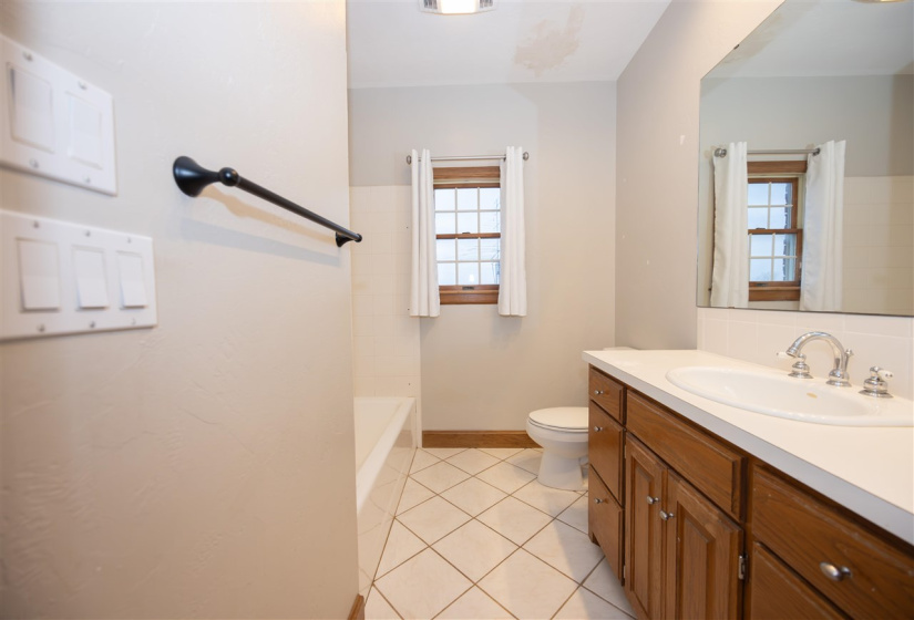 6 Bedrooms Bedrooms, 0 ,4 BathroomsBathrooms,Residential,Single Family,Longwood Road,2,133848