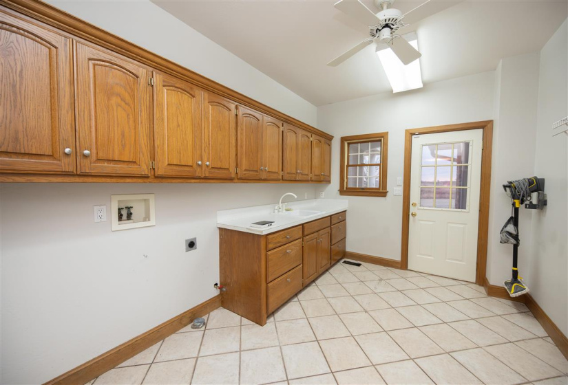 6 Bedrooms Bedrooms, 0 ,4 BathroomsBathrooms,Residential,Single Family,Longwood Road,2,133848