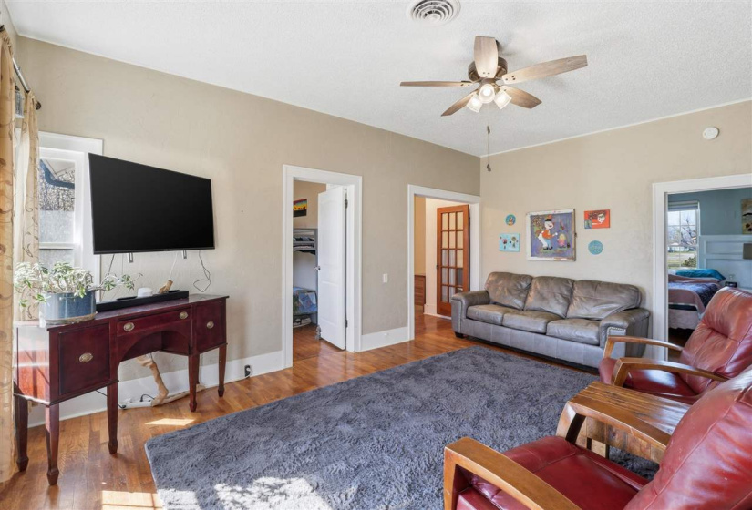 2 Bedrooms Bedrooms, 0 ,1 BathroomBathrooms,Residential,Single Family,Locust,1,133972