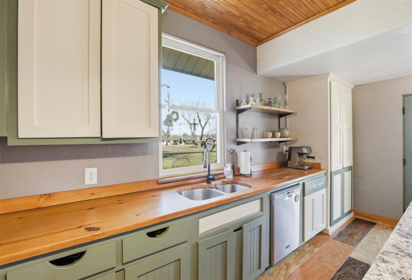 2 Bedrooms Bedrooms, 0 ,1 BathroomBathrooms,Residential,Single Family,Locust,1,133972