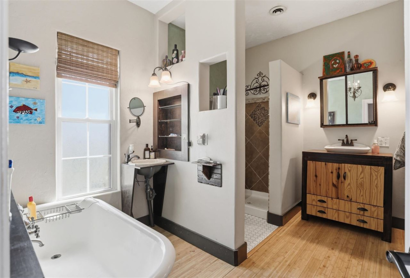 2 Bedrooms Bedrooms, 0 ,1 BathroomBathrooms,Residential,Single Family,Locust,1,133972