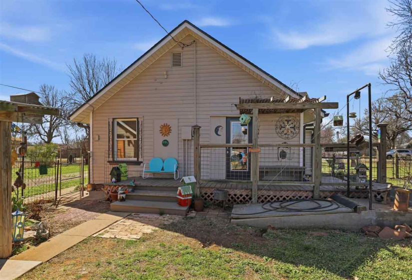 2 Bedrooms Bedrooms, 0 ,1 BathroomBathrooms,Residential,Single Family,Locust,1,133972