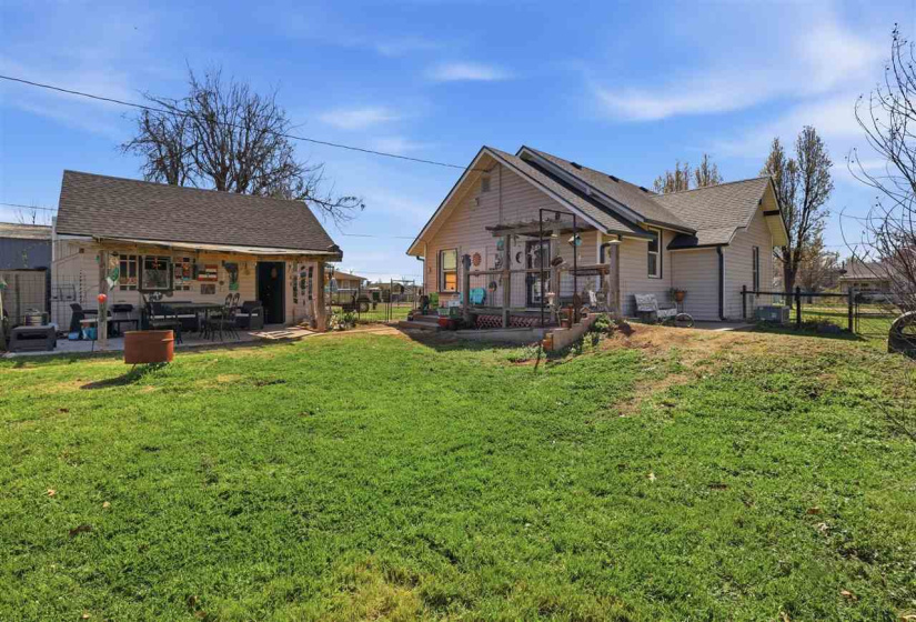 2 Bedrooms Bedrooms, 0 ,1 BathroomBathrooms,Residential,Single Family,Locust,1,133972