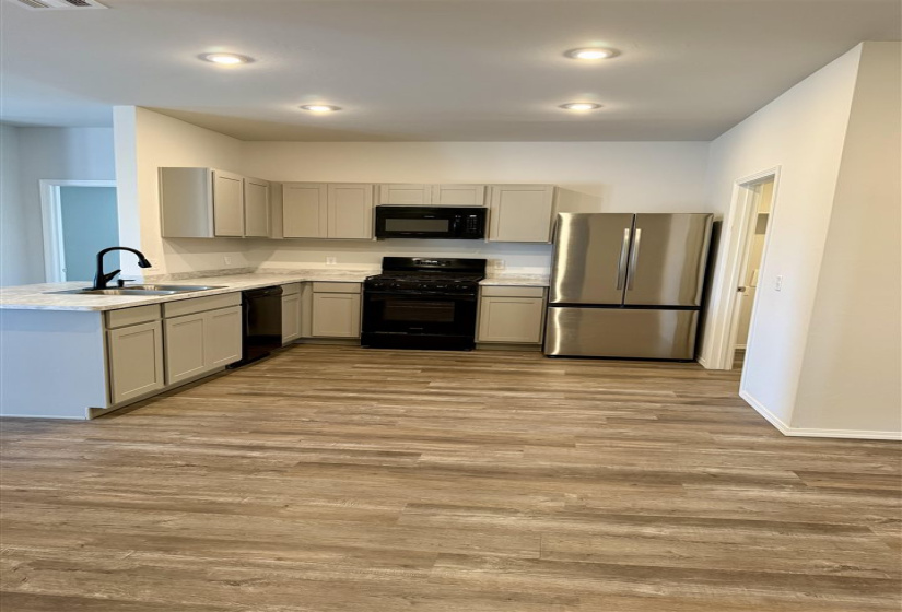 3 Bedrooms Bedrooms, 0 ,2 BathroomsBathrooms,Residential,Single Family,Hidden Hills,1,133977