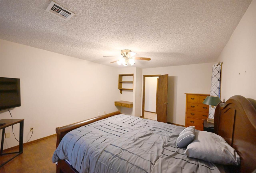 5 Bedrooms Bedrooms, 0 ,2 BathroomsBathrooms,Residential,Single Family,Quail Ridge,1.5,133978