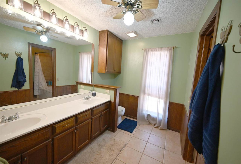 5 Bedrooms Bedrooms, 0 ,2 BathroomsBathrooms,Residential,Single Family,Quail Ridge,1.5,133978