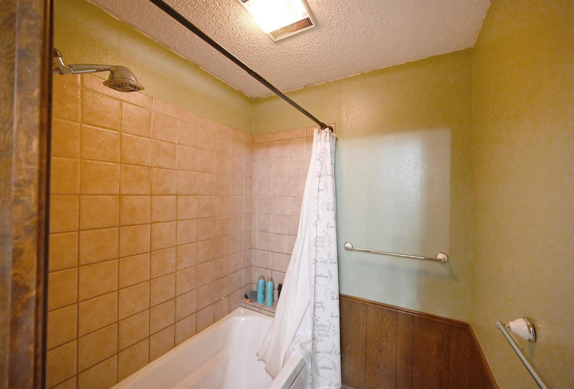 5 Bedrooms Bedrooms, 0 ,2 BathroomsBathrooms,Residential,Single Family,Quail Ridge,1.5,133978