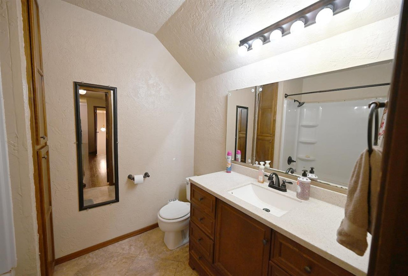 5 Bedrooms Bedrooms, 0 ,2 BathroomsBathrooms,Residential,Single Family,Quail Ridge,1.5,133978