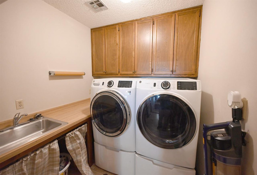 5 Bedrooms Bedrooms, 0 ,2 BathroomsBathrooms,Residential,Single Family,Quail Ridge,1.5,133978