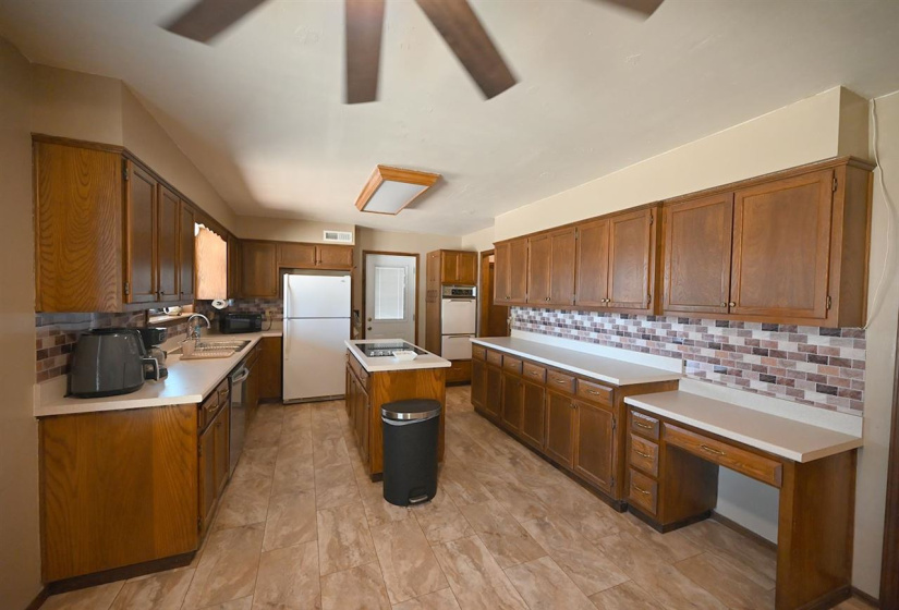 5 Bedrooms Bedrooms, 0 ,2 BathroomsBathrooms,Residential,Single Family,Quail Ridge,1.5,133978