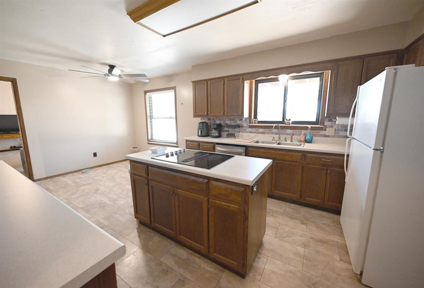 5 Bedrooms Bedrooms, 0 ,2 BathroomsBathrooms,Residential,Single Family,Quail Ridge,1.5,133978