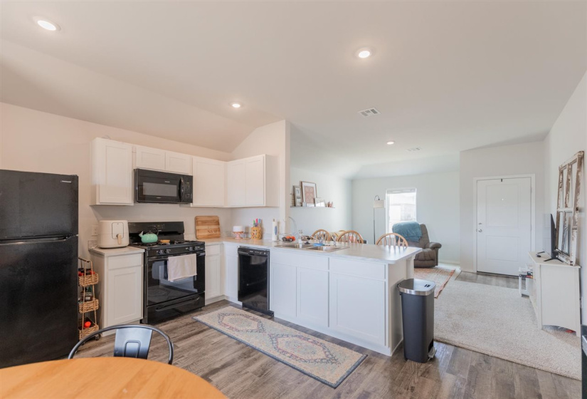 3 Bedrooms Bedrooms, 0 ,2 BathroomsBathrooms,Residential,Single Family,Colt,1,131610