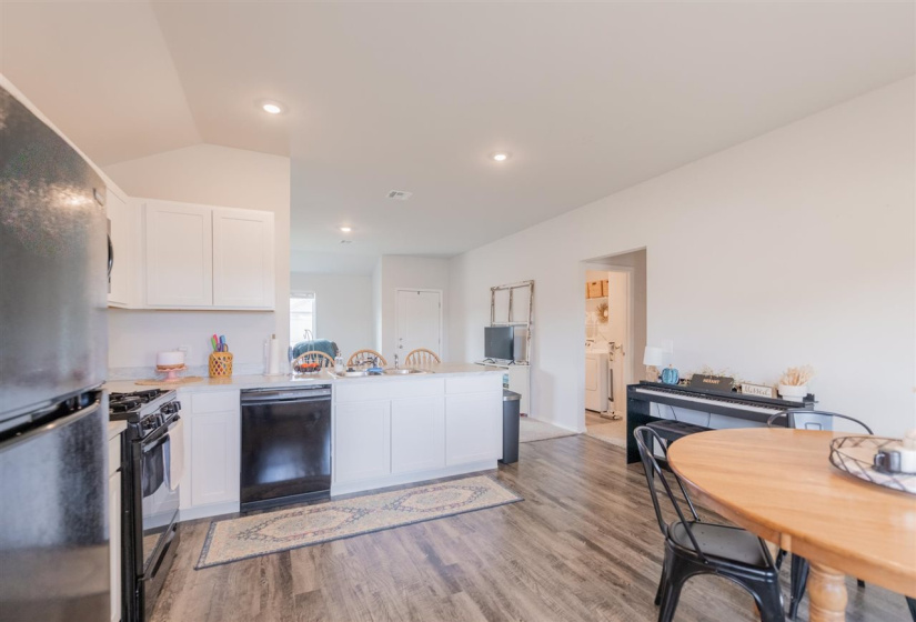 3 Bedrooms Bedrooms, 0 ,2 BathroomsBathrooms,Residential,Single Family,Colt,1,131610