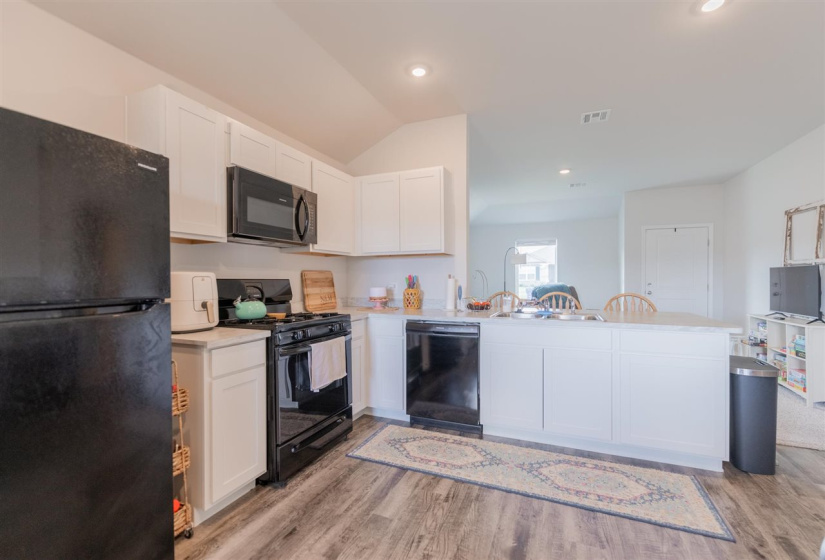 3 Bedrooms Bedrooms, 0 ,2 BathroomsBathrooms,Residential,Single Family,Colt,1,131610